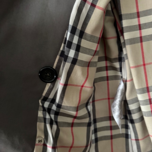 Burberry Trench, modern cut US size 10 Uk size 12 - Picture 11 of 16
